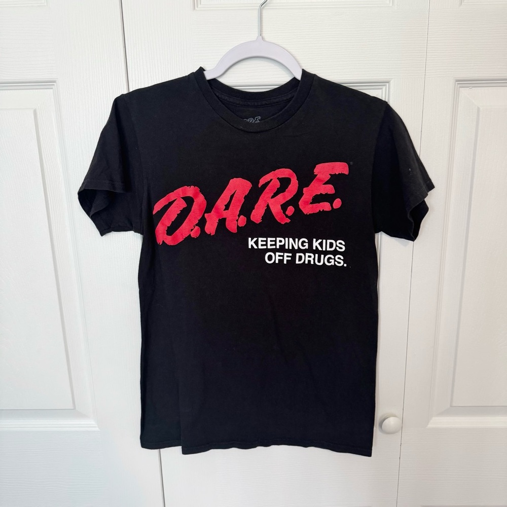 DARE Drugs Black and Red Short Sleeve Tee SMALL